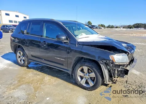 2015 Jeep Compass Latitude z USA, uszkodzony, nr VIN 1C4NJCEA4FD373338